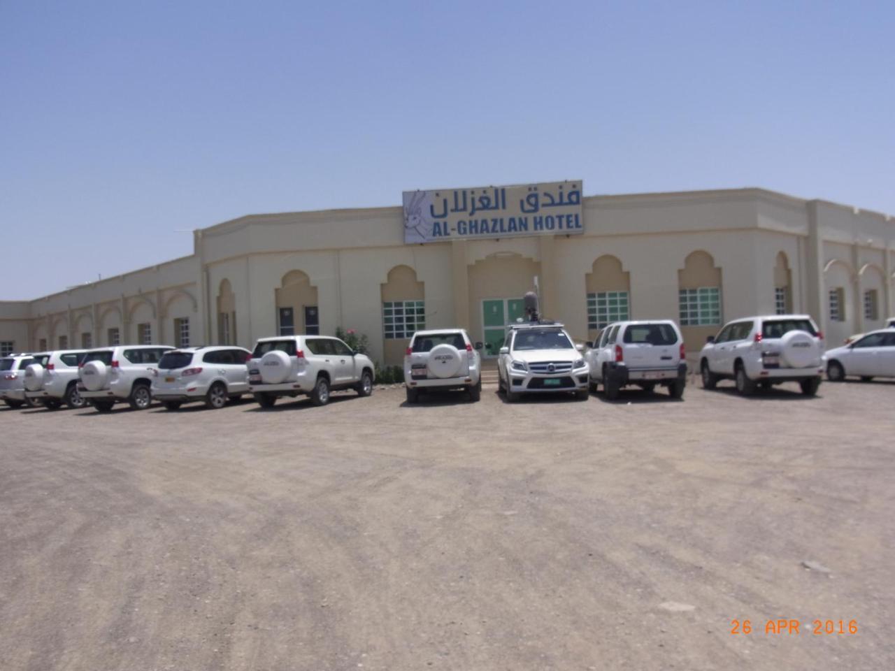Al Ghazlan Hotel Sinaw Ruddah Ngoại thất bức ảnh